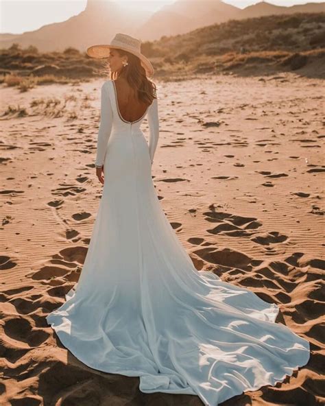 vestido com as costas de fora